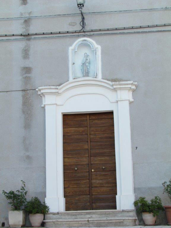 Portale con edicola Madonna