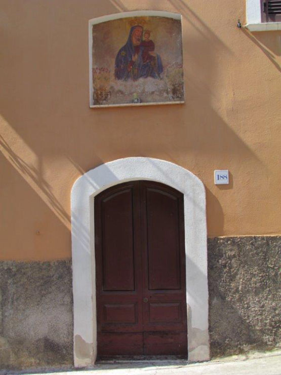 Vista dell'edicola del Carmine