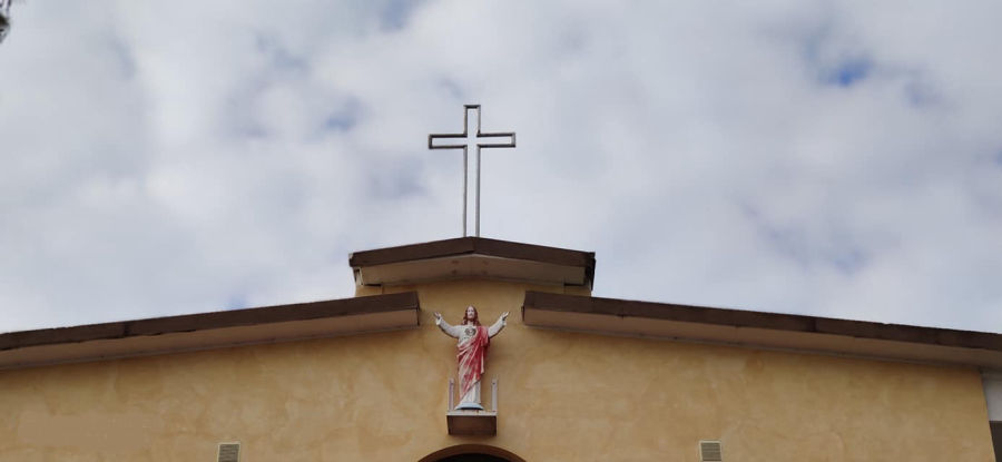 Croce sulla sommità del tetto