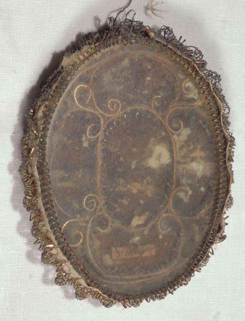 Reliquiario a capsula con la Madonna del Carmelo