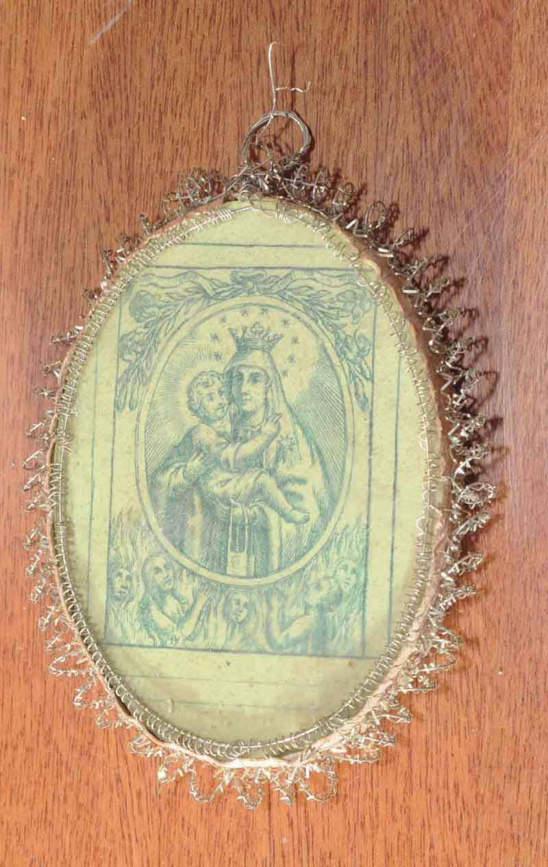 Reliquiario a medaglione con cinque reliquie