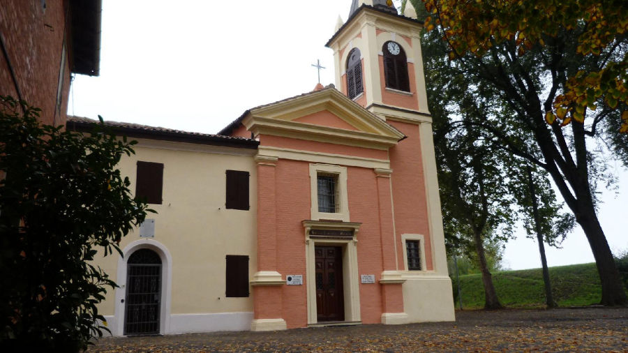 Vista da sinistra del complesso