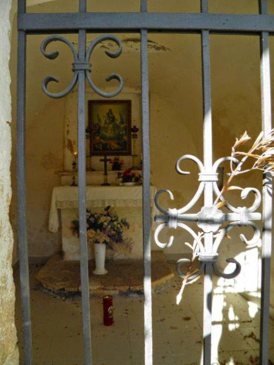 Vista dell'interno dal cancello