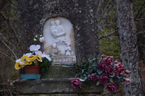 Tabernacolo monolitico in arenaria battuta