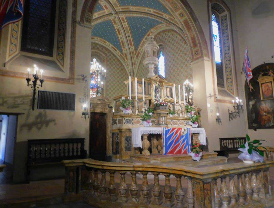 Altare maggiore con il Ciborio del 500