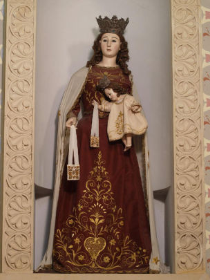 Statua della Madonna con Gesù Bambino