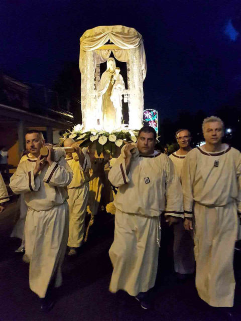 Statua M.d.C. in processione