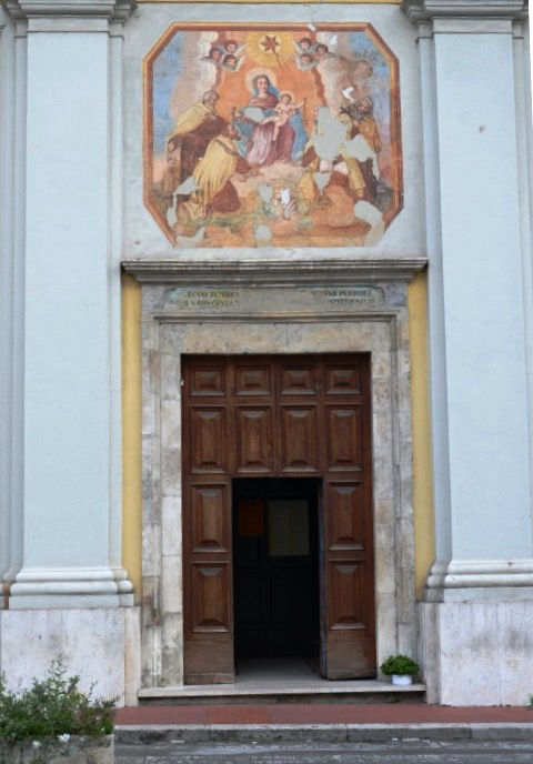 Portale con affresco Madonna del Carmine