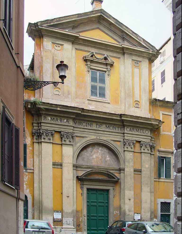 Facciata con la vecchia lunetta