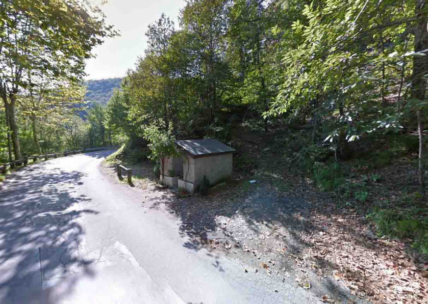 Edicola lungo Via Europa