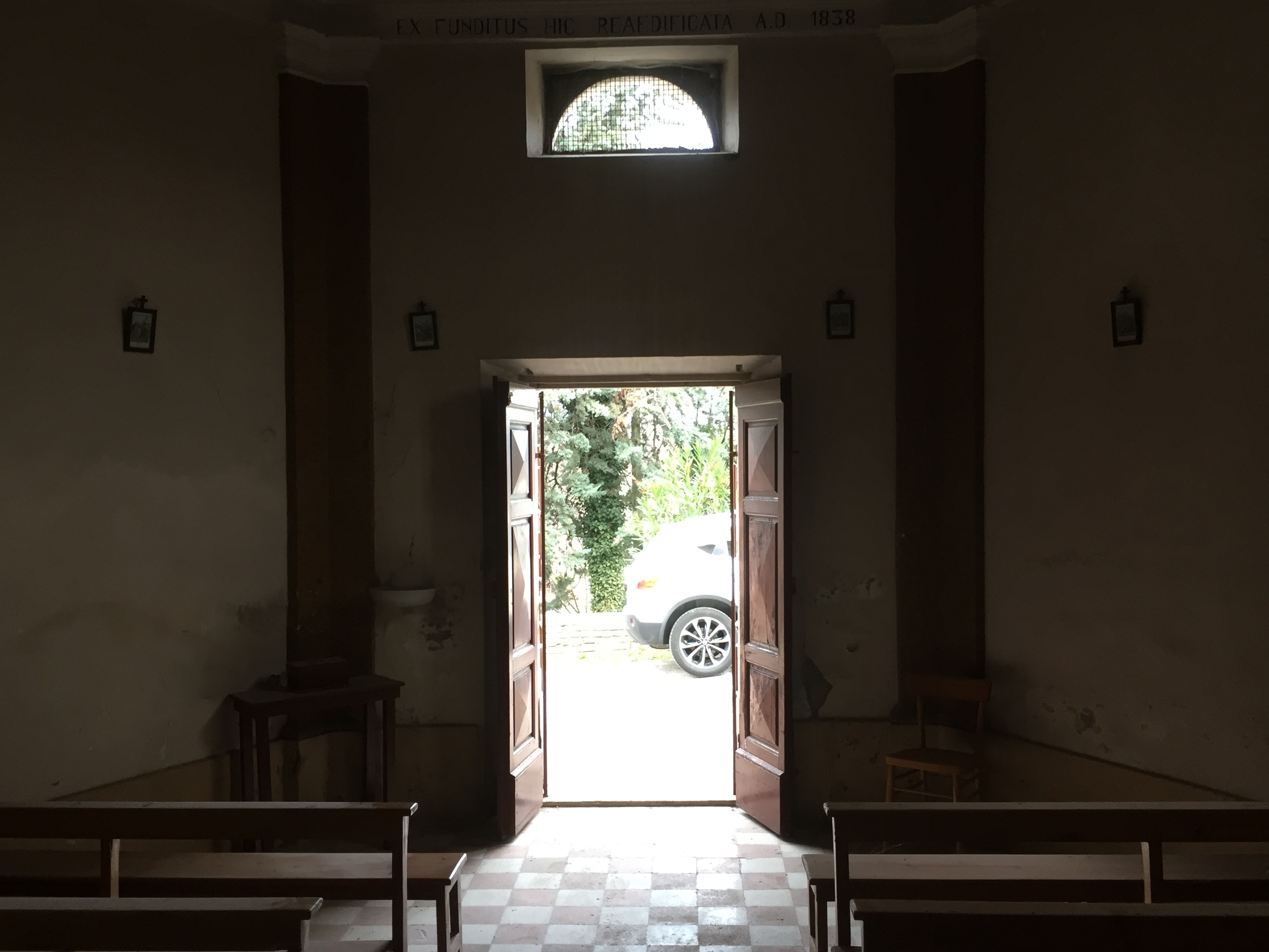 Uscita dall'interno della Chiesa