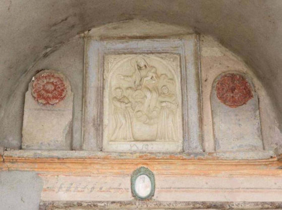 Formella con la Madonna del Carmelo