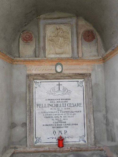 Interno dell'edicola