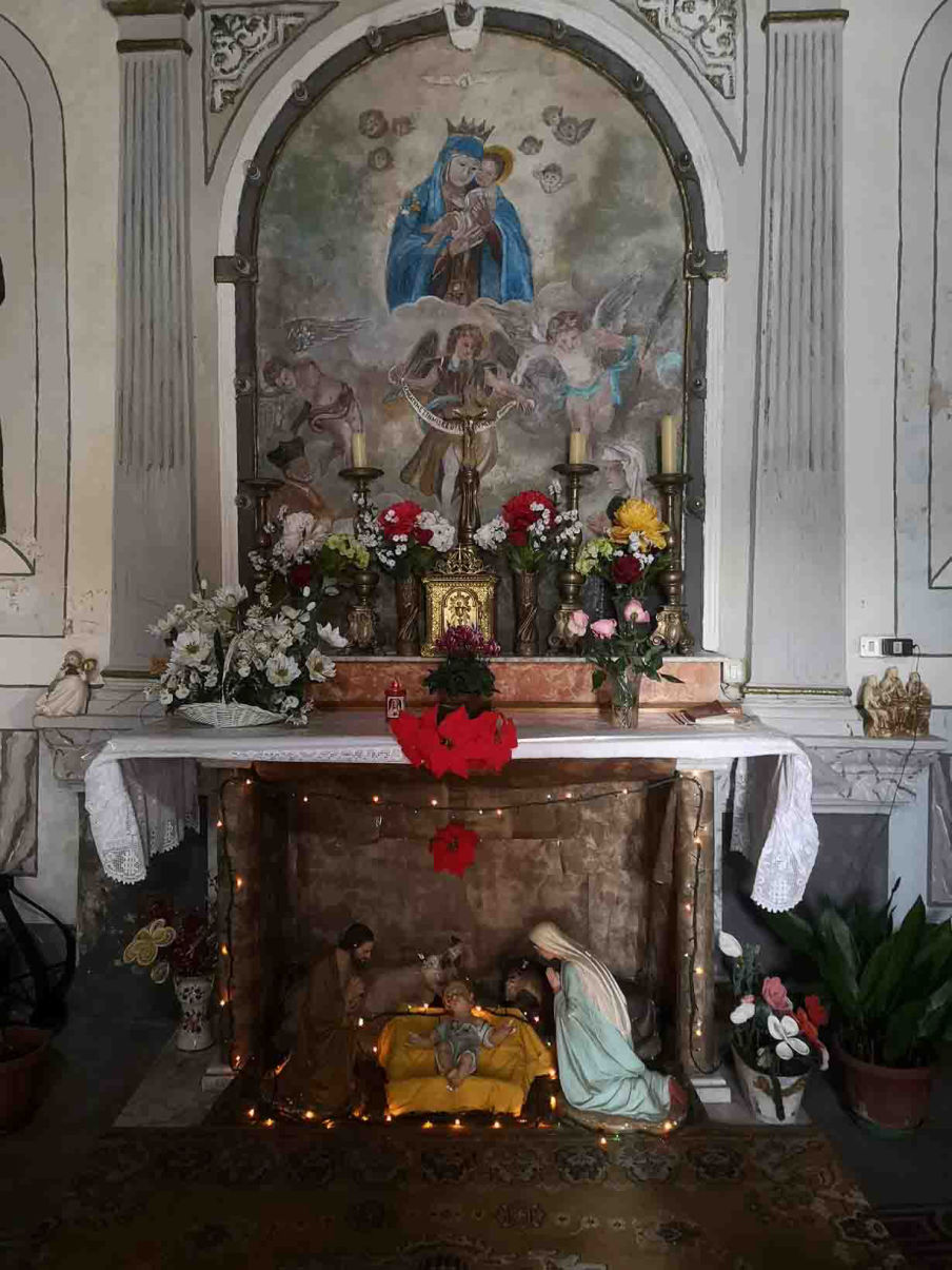 Altare con affresco M.d.C.