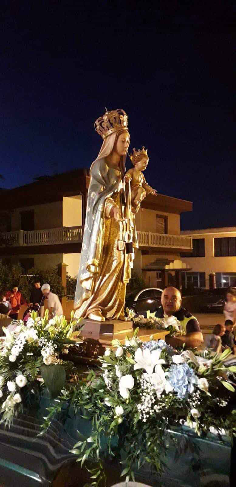 Statua in processione